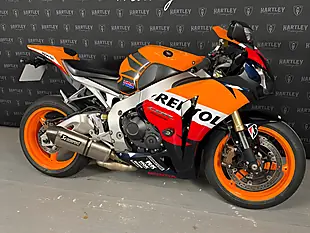 Used 2010 Honda CBR1000RR Fireblade Repsol Orange/Red/White - Interior and Exterior details 4