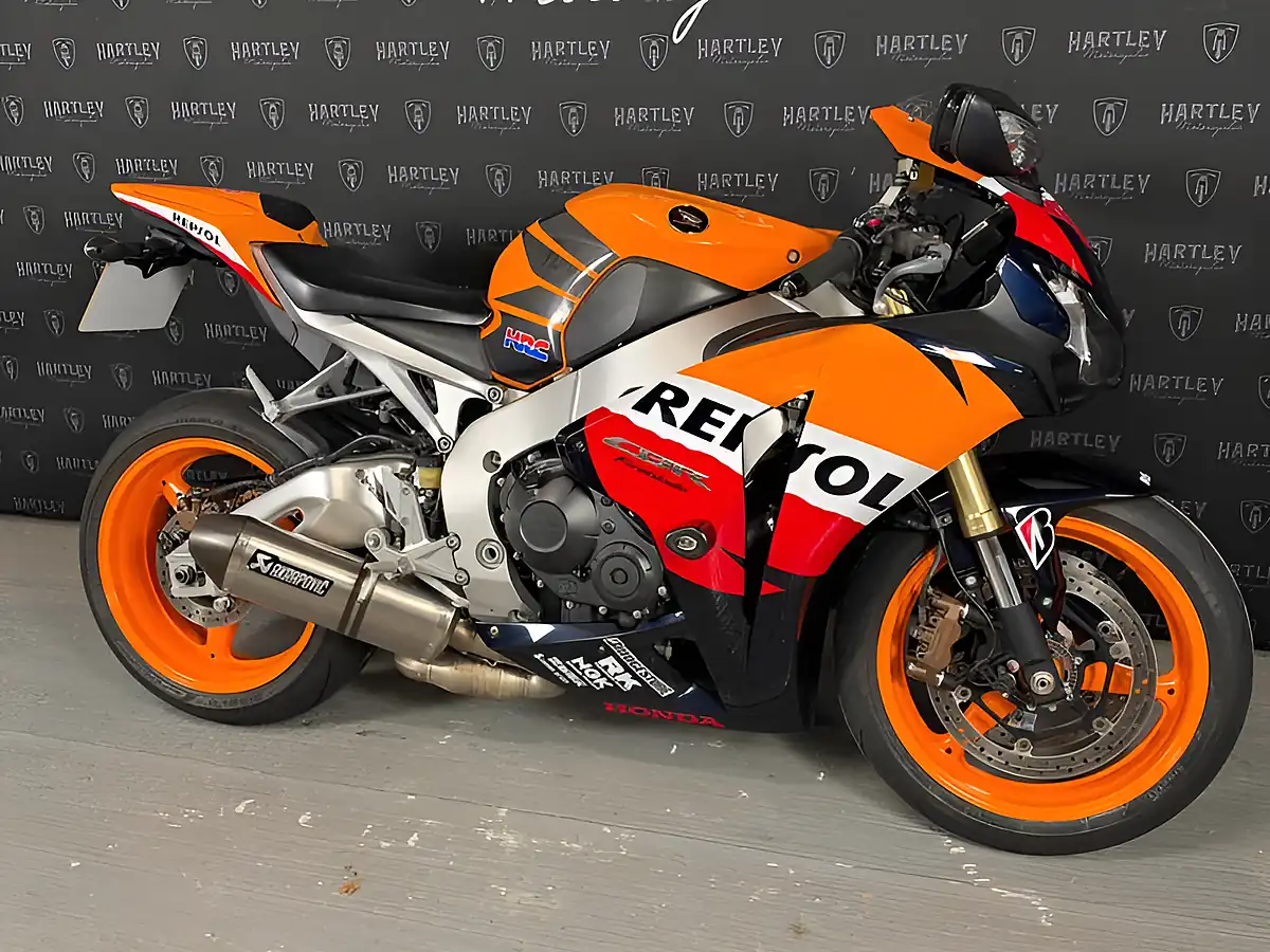 Used 2010 Honda CBR1000RR Fireblade Repsol Orange/Red/White - Interior and Exterior details 4