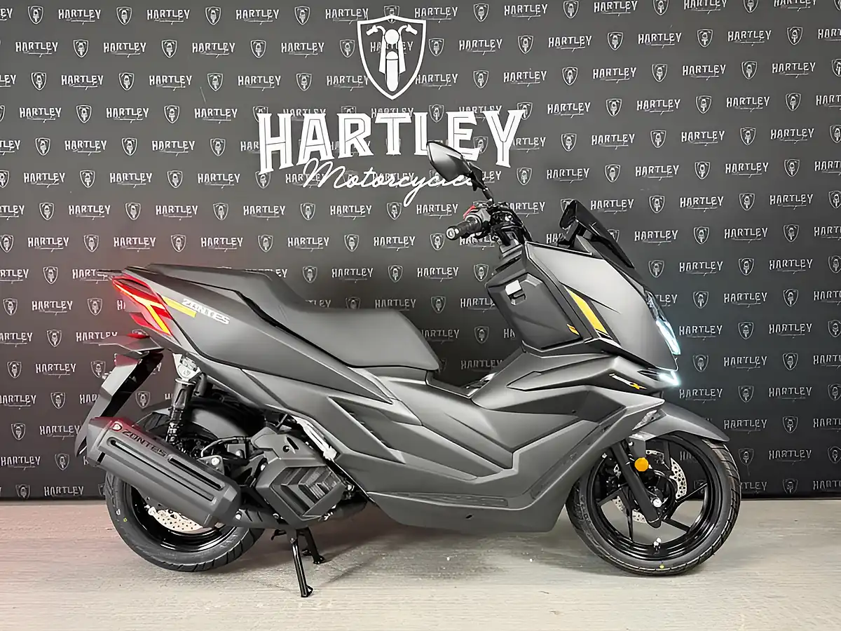 Used 2010 Honda CBR1000RR Fireblade Repsol Orange/Red/White - Interior and Exterior details 6