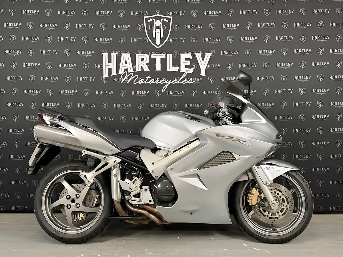 Used 2010 Honda CBR1000RR Fireblade Repsol Orange/Red/White - Interior and Exterior details 8