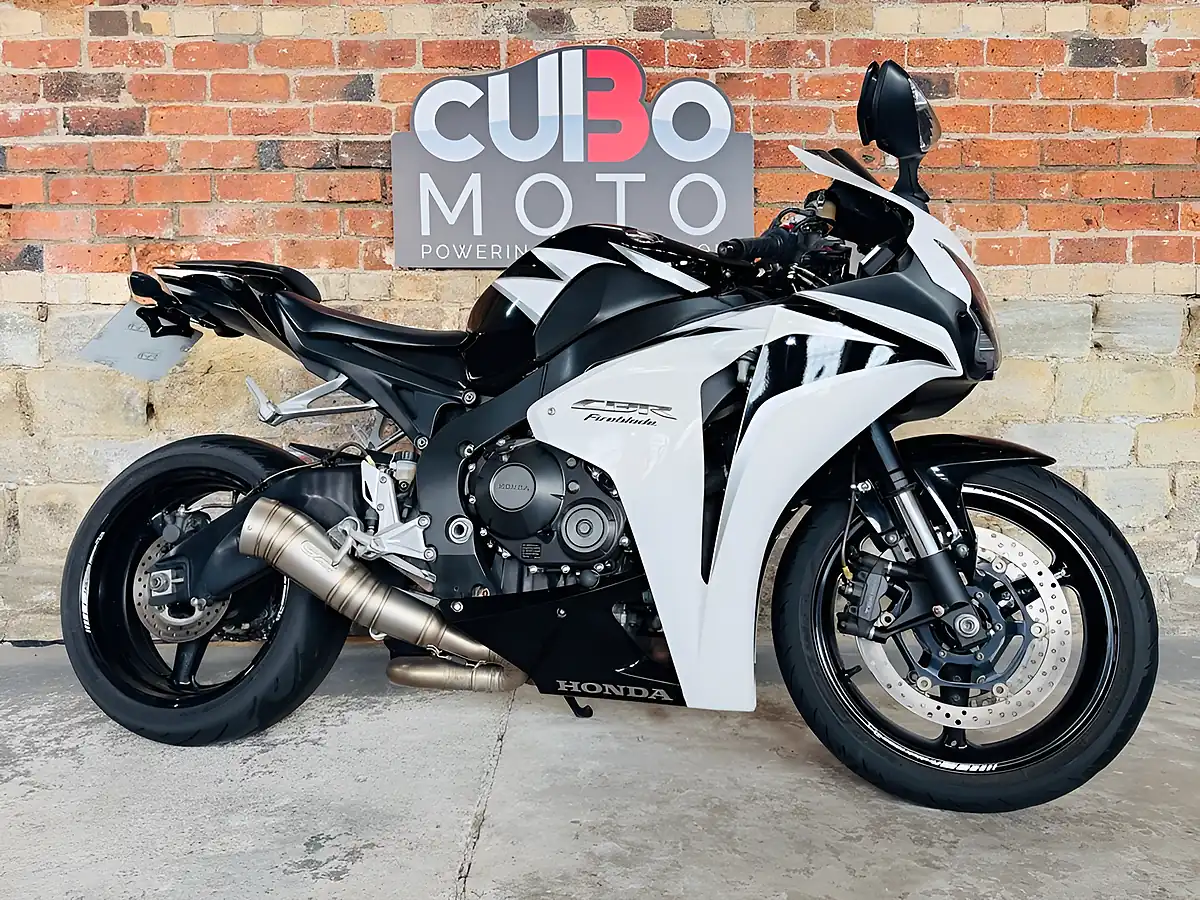 Used 2010 Honda Cbr1000rr Fireblade Rr a Black - Front View