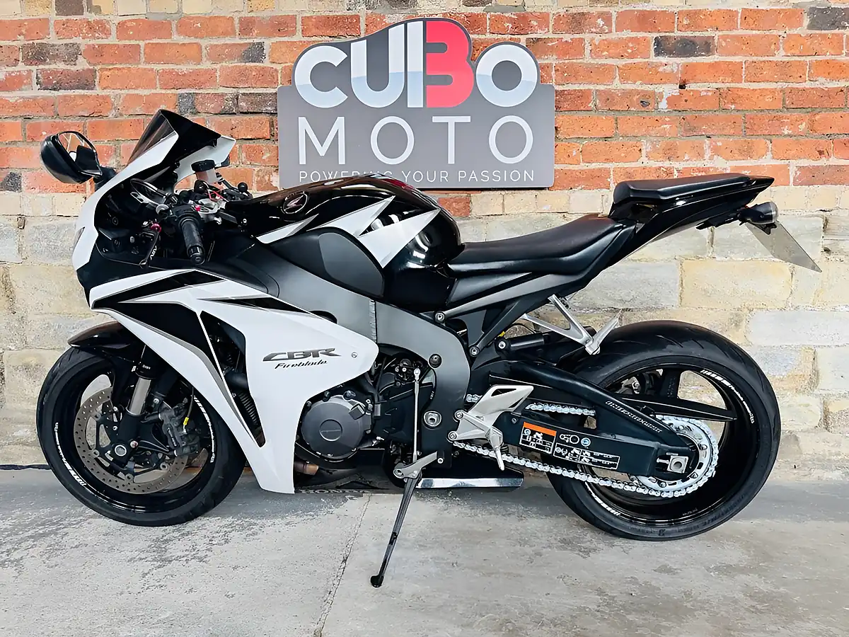 Used 2010 Honda Cbr1000rr Fireblade Rr a Black - Interior and Exterior details 11