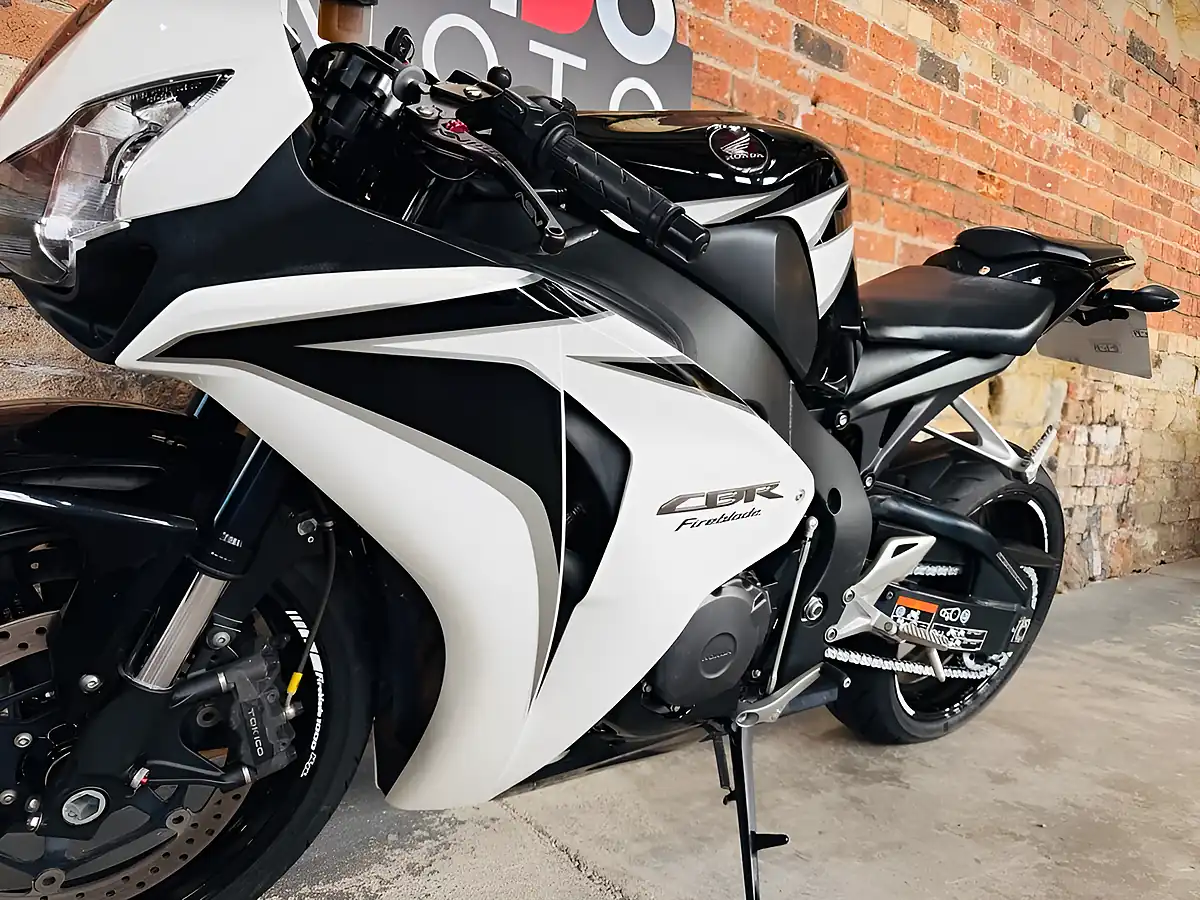 Used 2010 Honda Cbr1000rr Fireblade Rr a Black - Interior and Exterior details 15