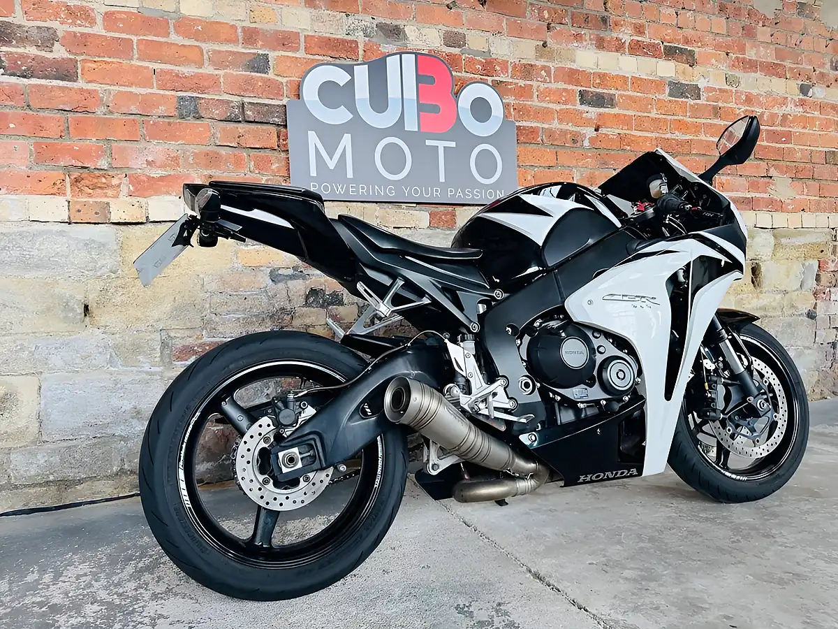 Used 2010 Honda Cbr1000rr Fireblade Rr a Black - Interior and Exterior details 4