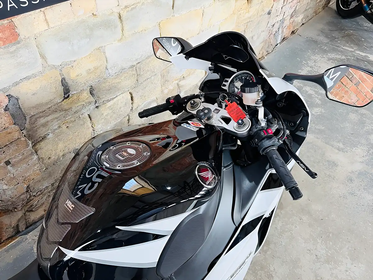 Used 2010 Honda Cbr1000rr Fireblade Rr a Black - Interior and Exterior details 8