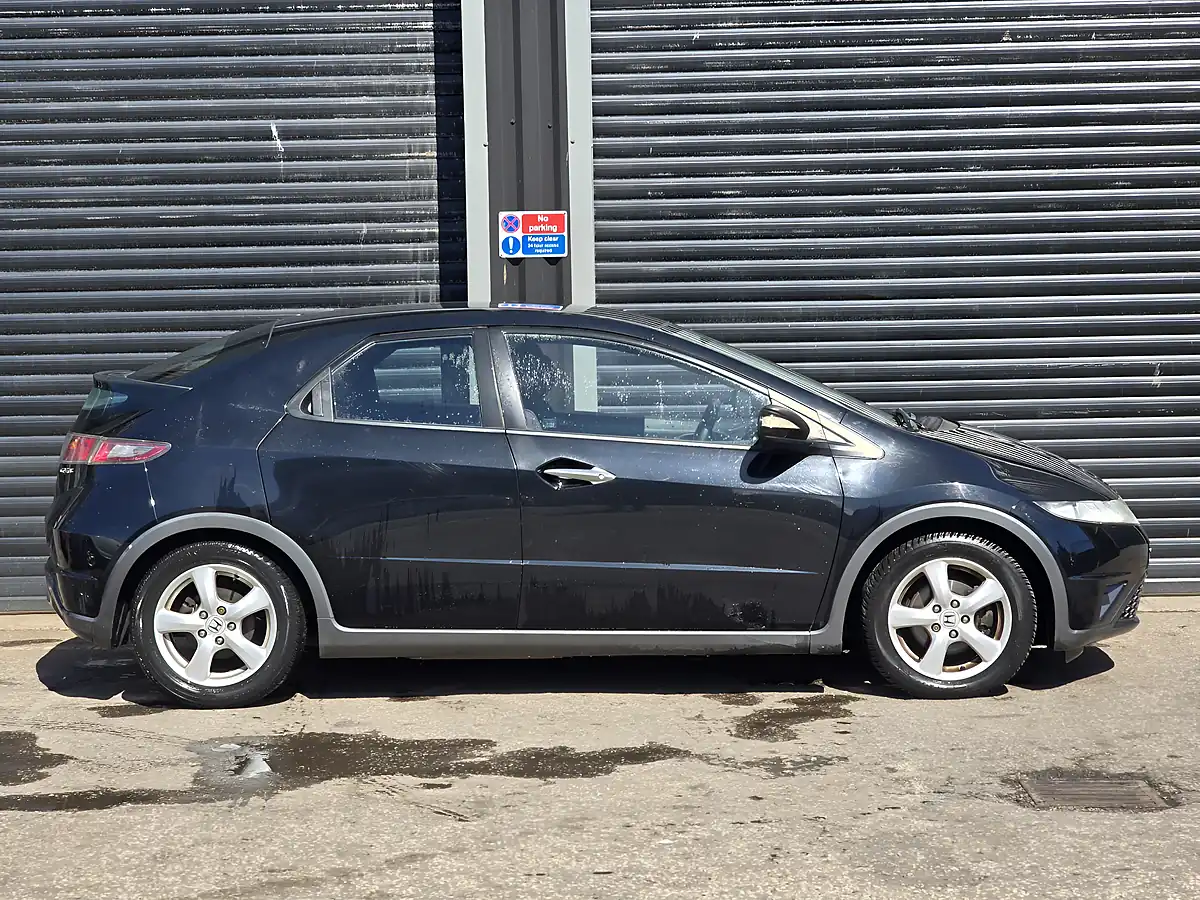 Used 2010 Honda Civic Se Black - Interior and Exterior details 6