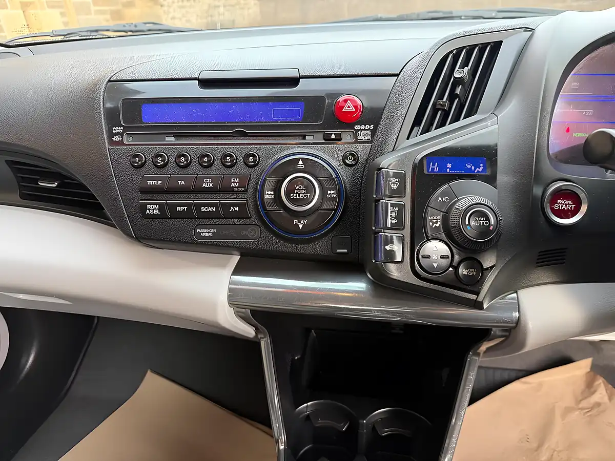 Used 2010 Honda Cr-Z Sport White - Interior and Exterior details 19