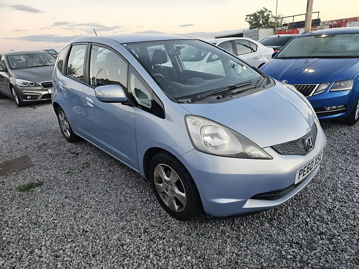 Used 2010 Honda Jazz Es Blue - Interior and Exterior details 2