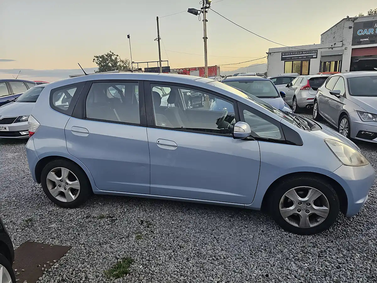 Used 2010 Honda Jazz Es Blue - Interior and Exterior details 4