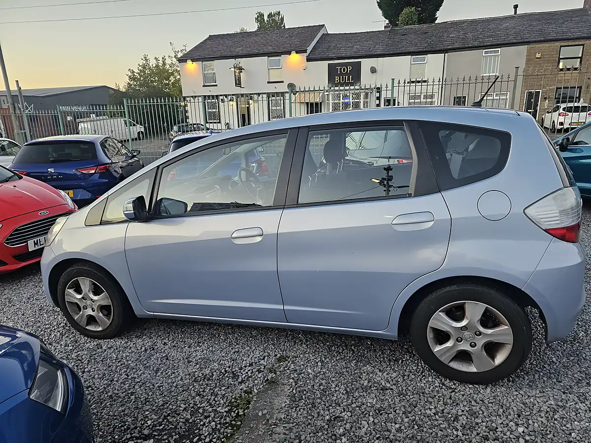 Used 2010 Honda Jazz Es Blue - Interior and Exterior details 5