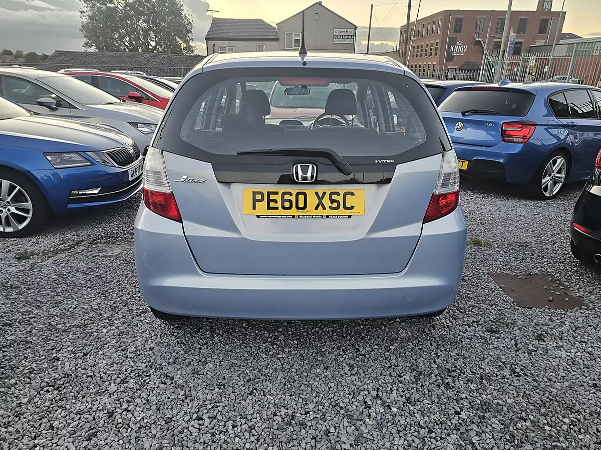 Used 2010 Honda Jazz Es Blue - Interior and Exterior details 6