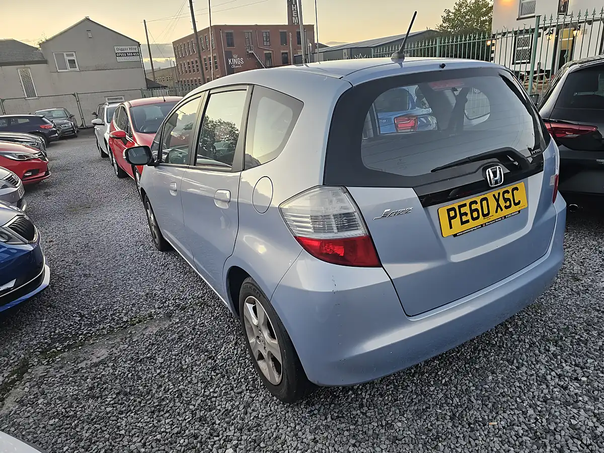Used 2010 Honda Jazz Es Blue - Interior and Exterior details 7