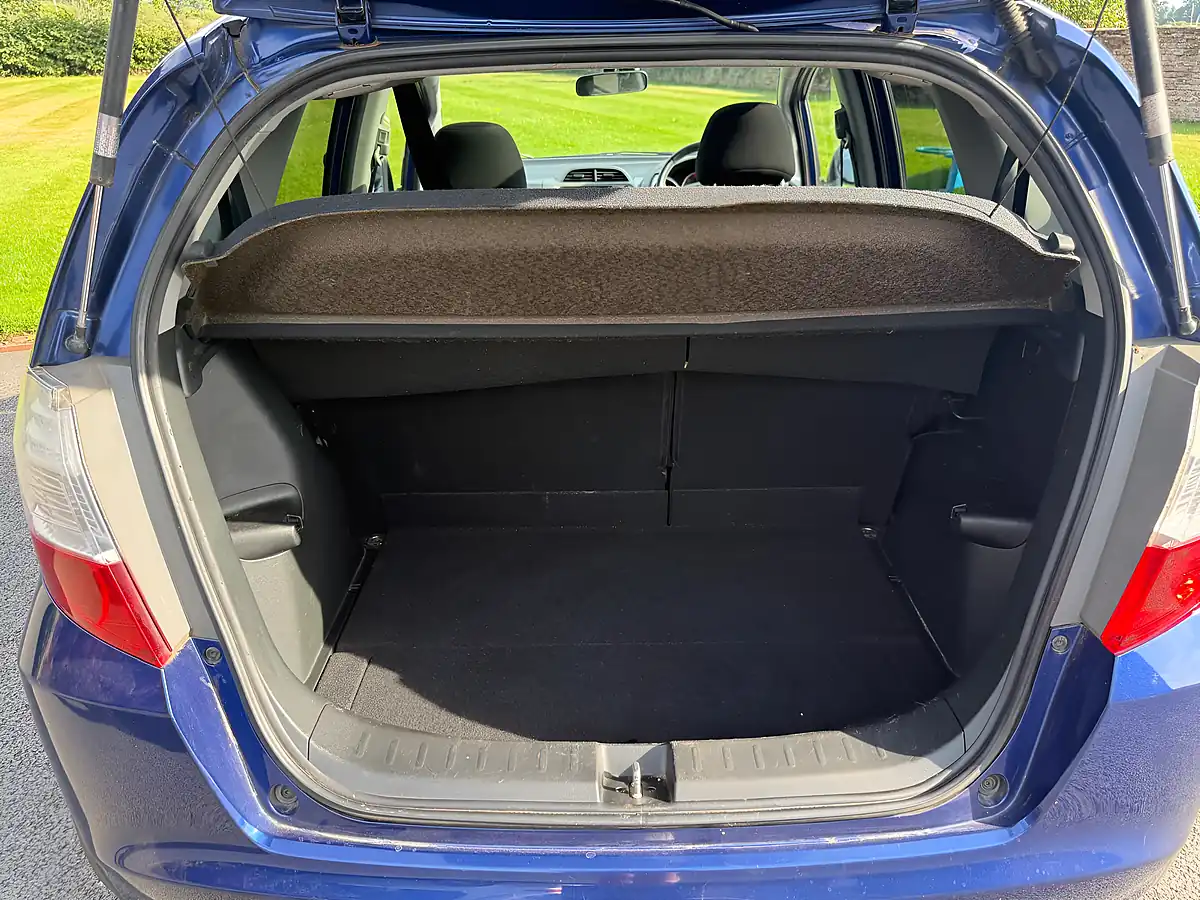 Used 2010 Honda Jazz Ex Blue - Interior and Exterior details 16