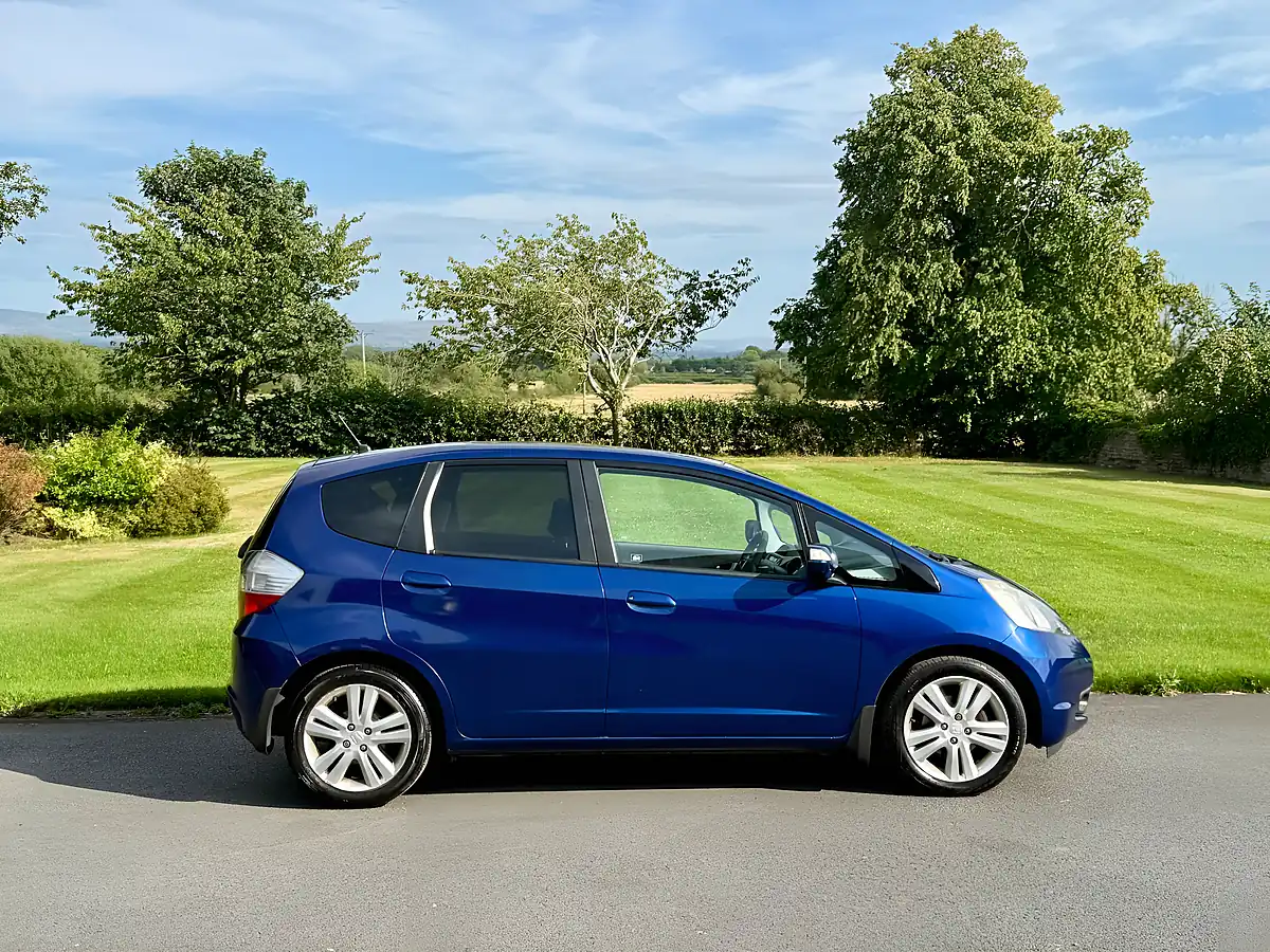 Used 2010 Honda Jazz Ex Blue - Interior and Exterior details 4