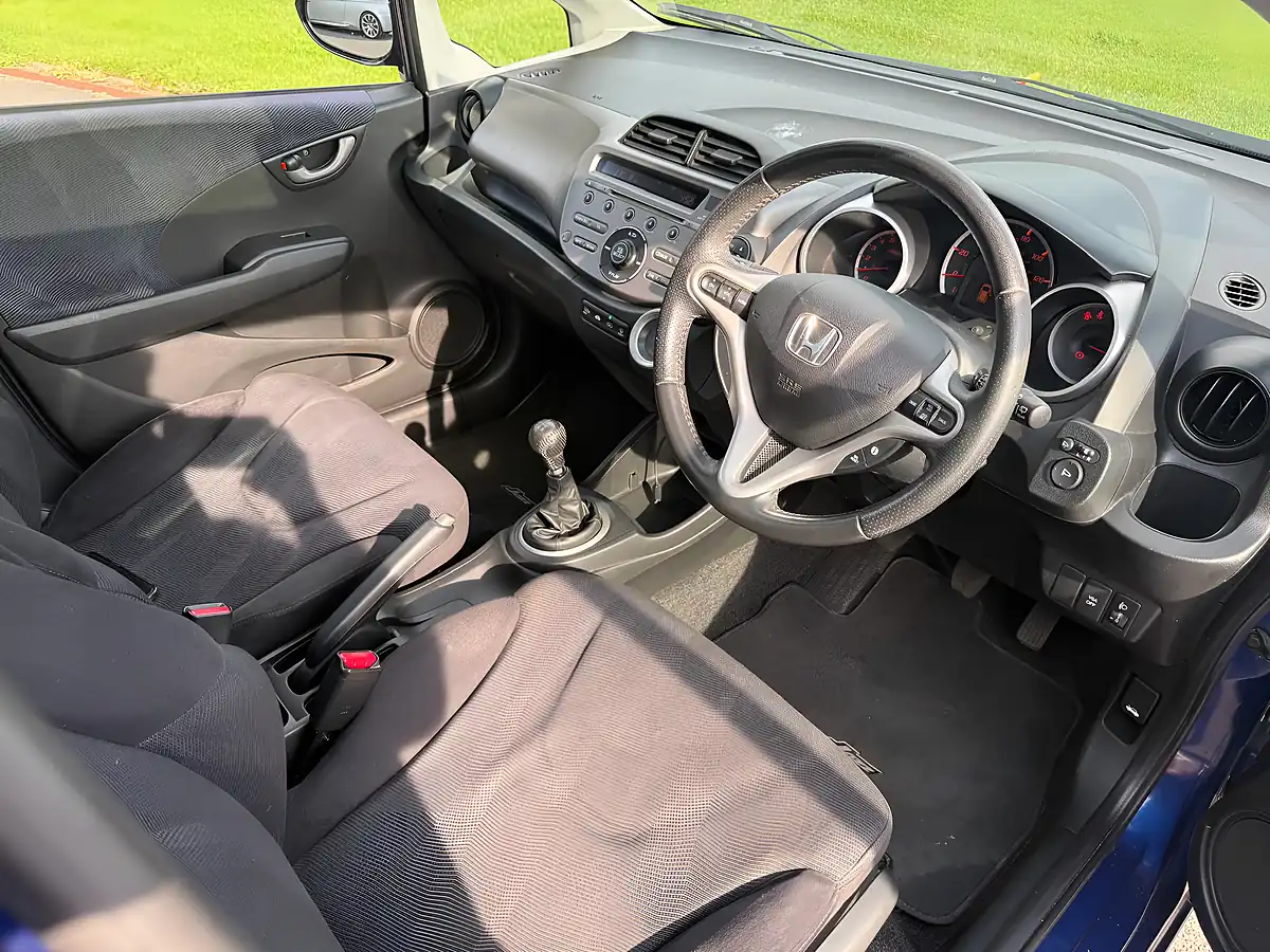 Used 2010 Honda Jazz Ex Blue - Interior and Exterior details 9