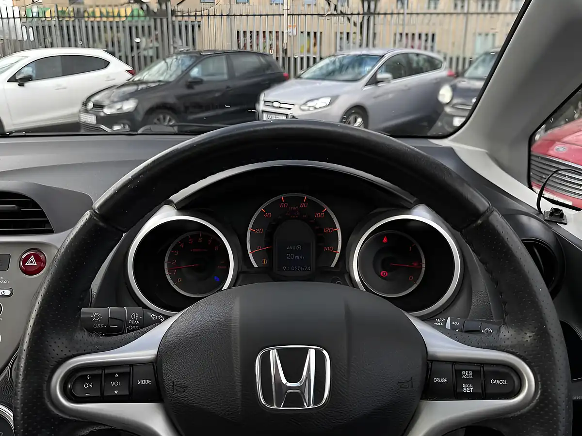 Used 2010 Honda Jazz Ex Silver - Interior and Exterior details 11