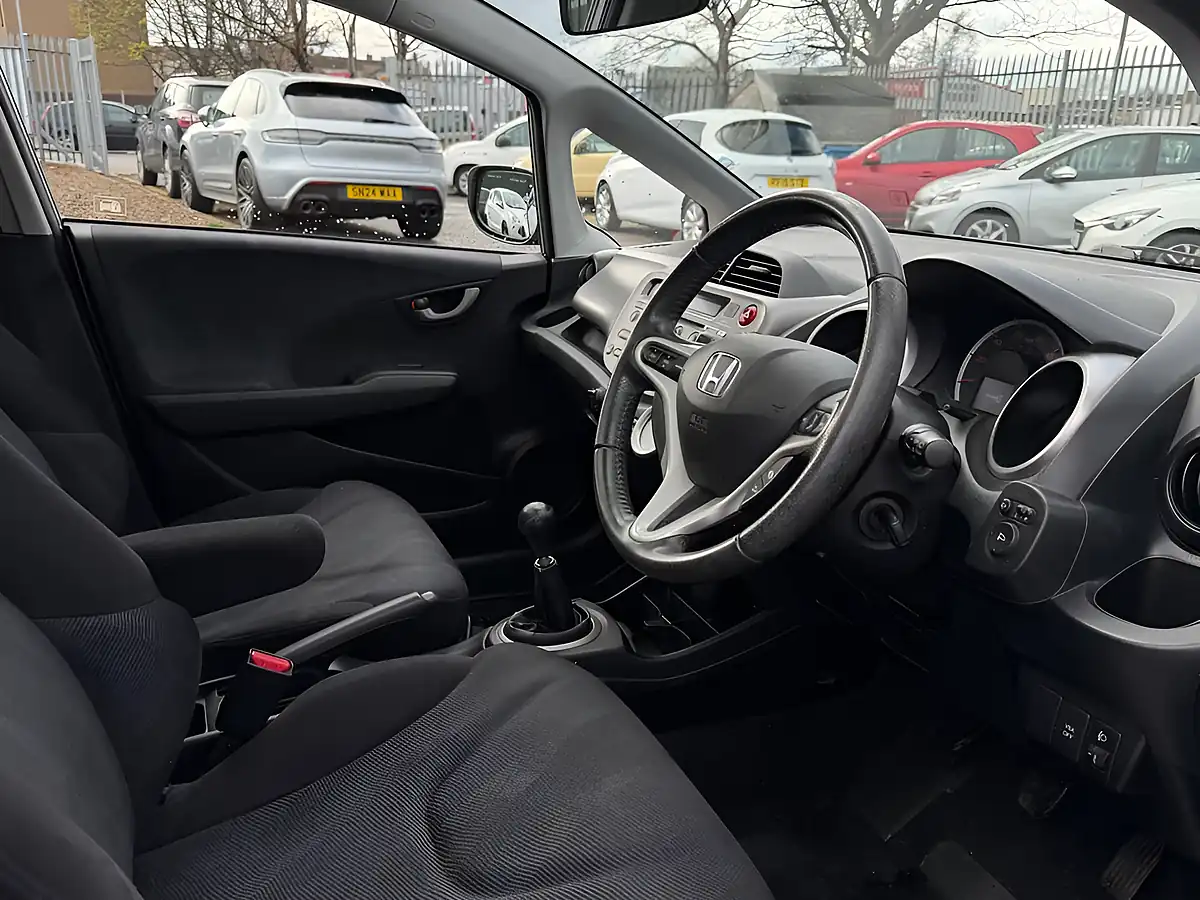 Used 2010 Honda Jazz Ex Silver - Interior and Exterior details 6