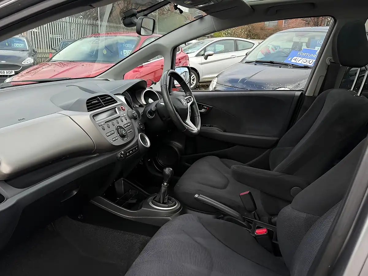 Used 2010 Honda Jazz Ex Silver - Interior and Exterior details 8