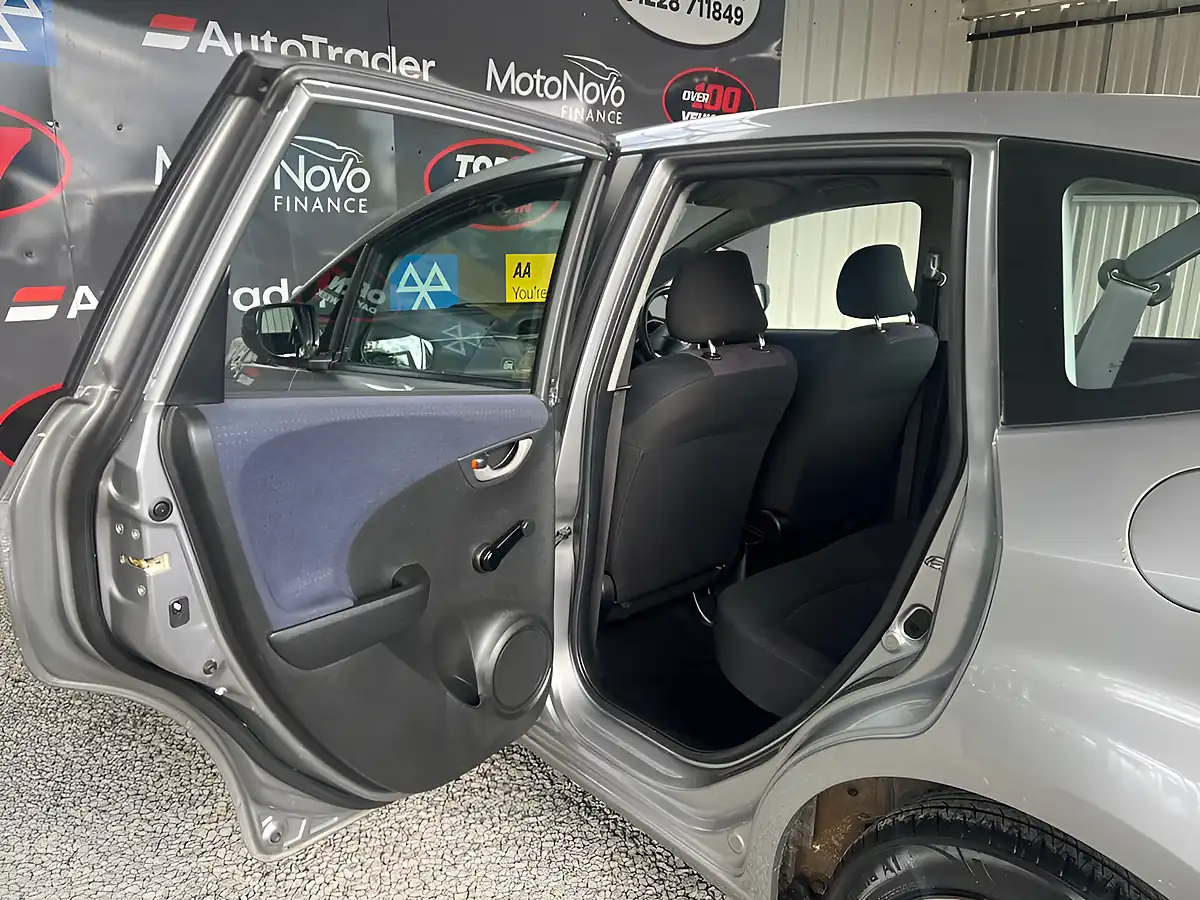 Used 2010 Honda Jazz S Silver - Interior and Exterior details 11