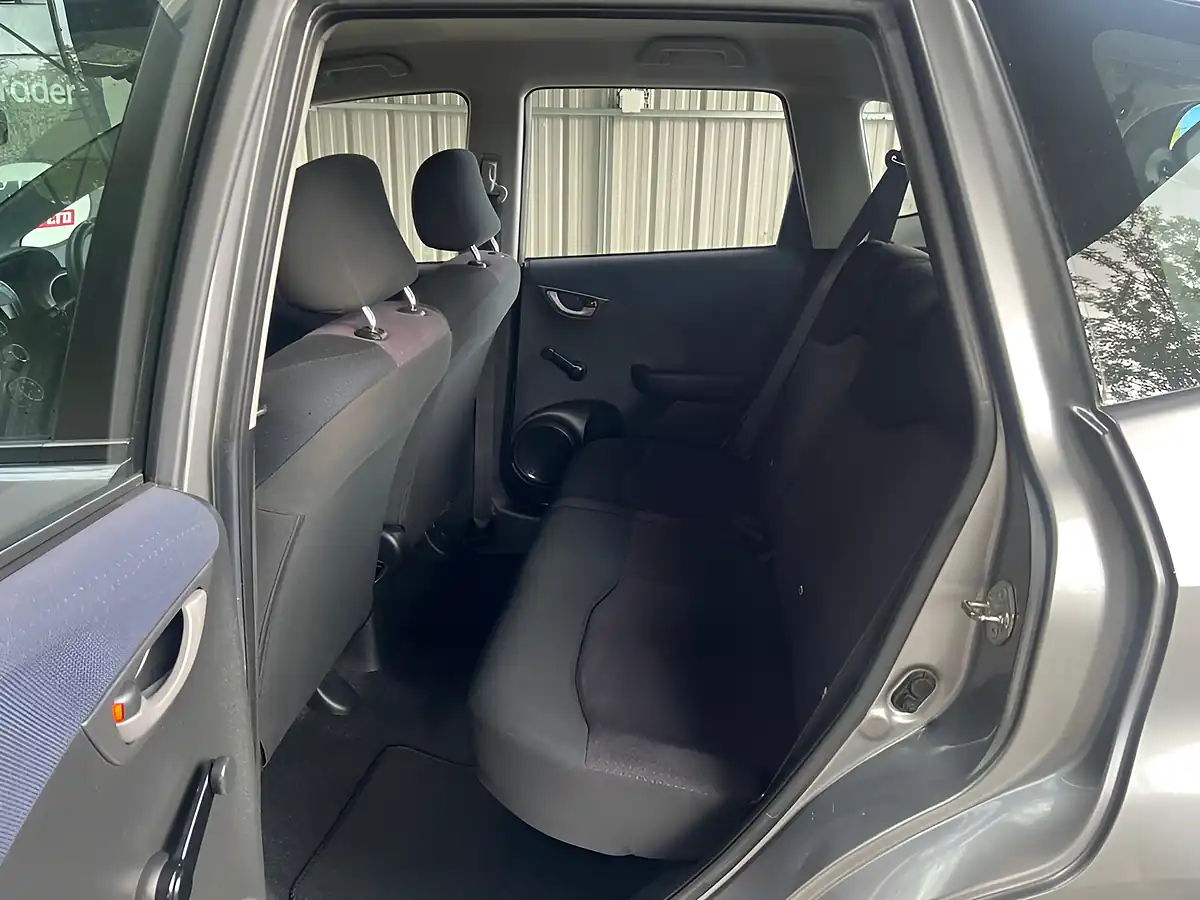 Used 2010 Honda Jazz S Silver - Interior and Exterior details 12