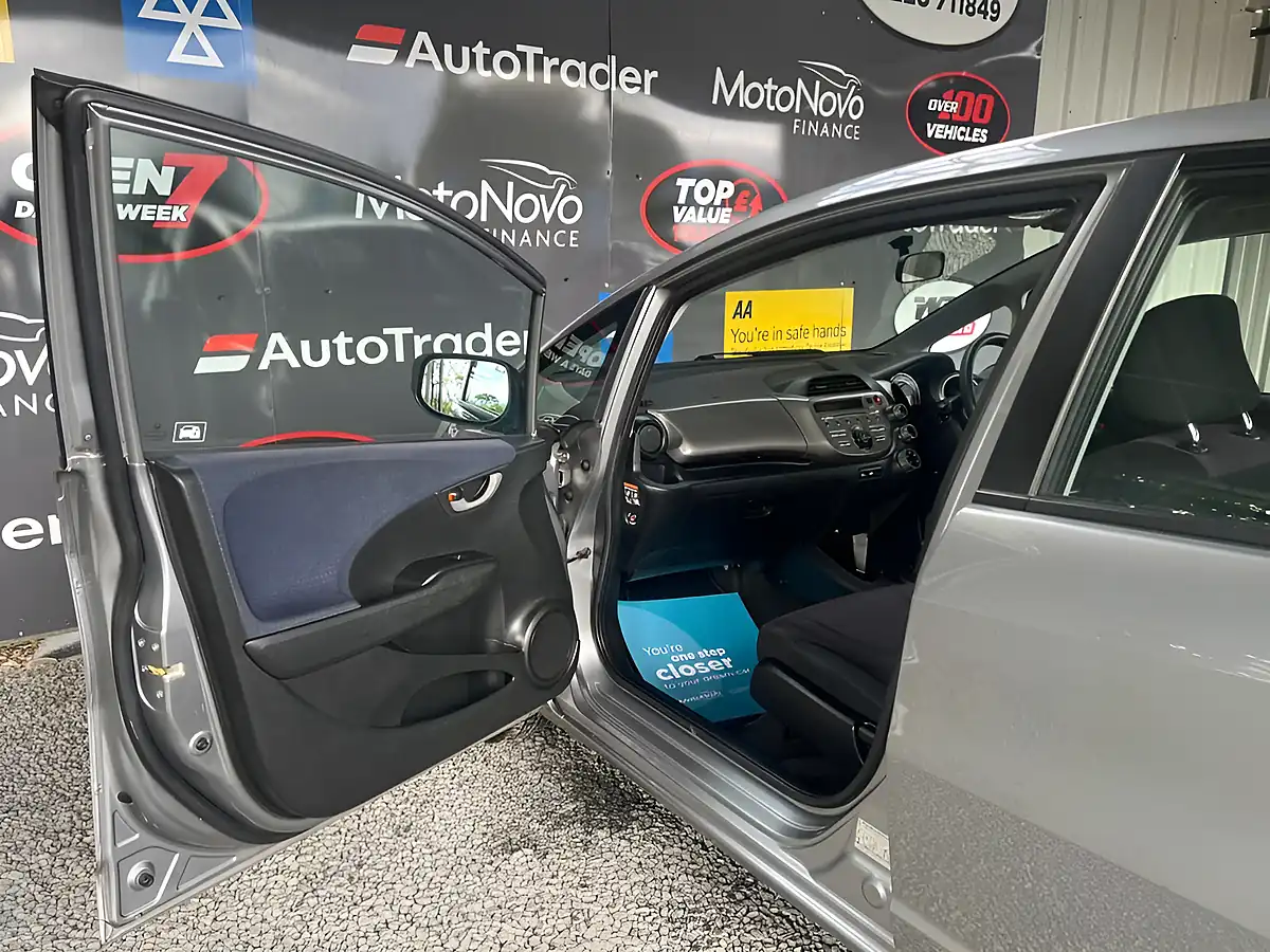 Used 2010 Honda Jazz S Silver - Interior and Exterior details 14