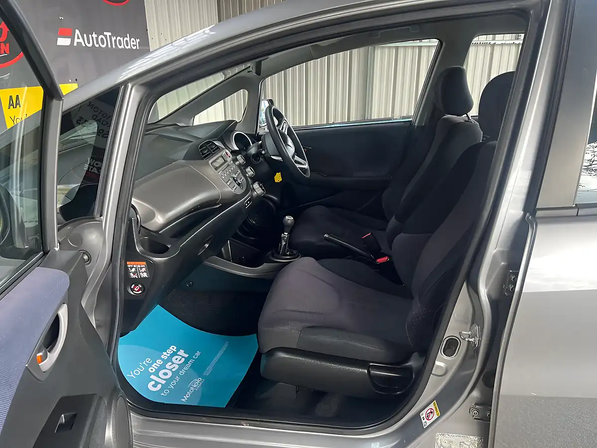 Used 2010 Honda Jazz S Silver - Interior and Exterior details 15