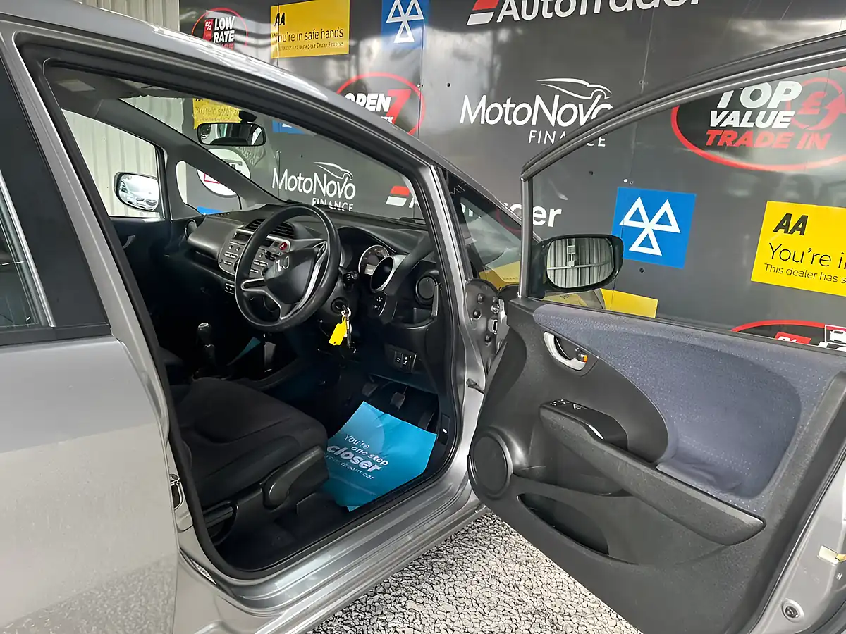 Used 2010 Honda Jazz S Silver - Interior and Exterior details 16