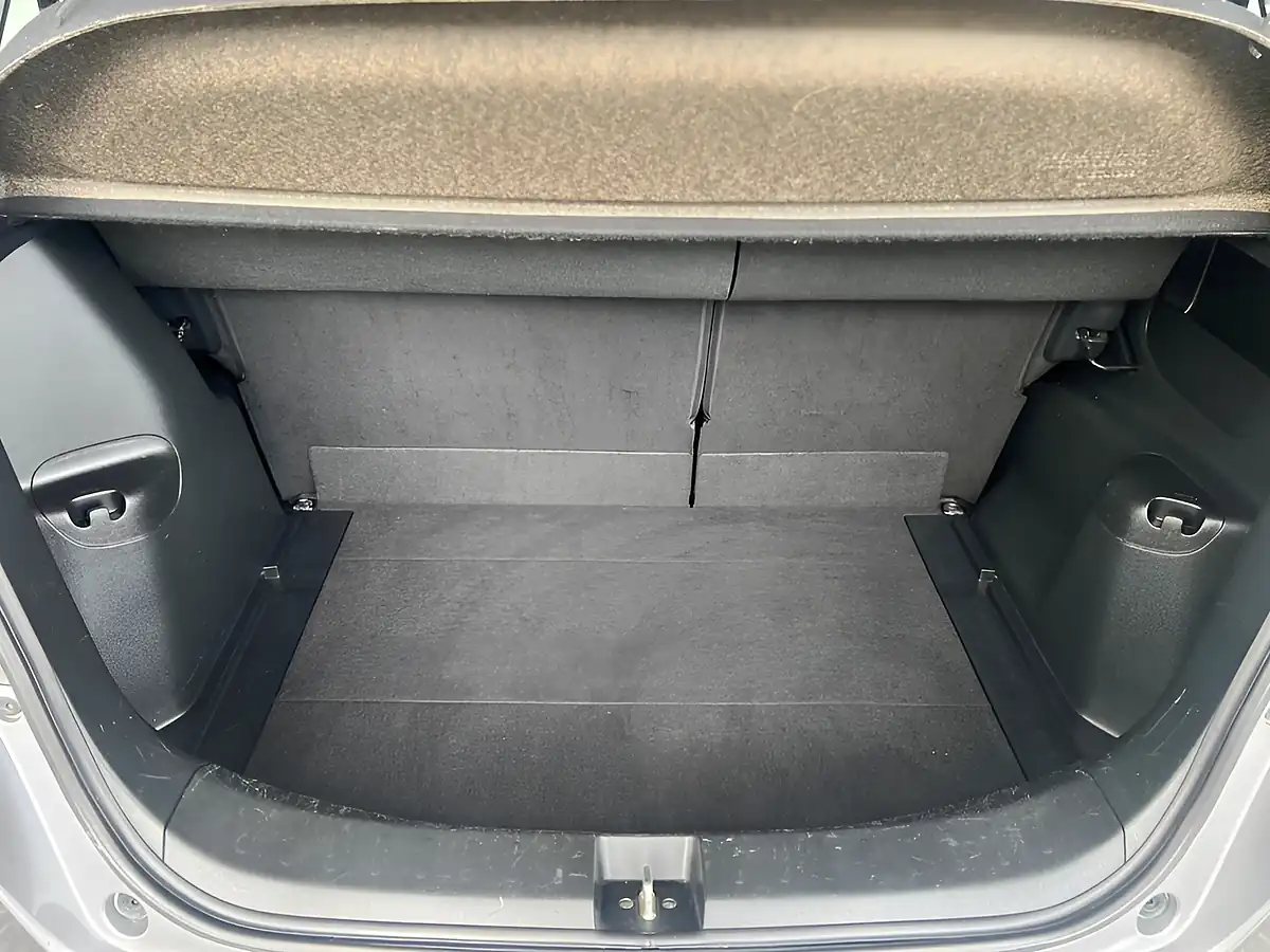Used 2010 Honda Jazz S Silver - Interior and Exterior details 9