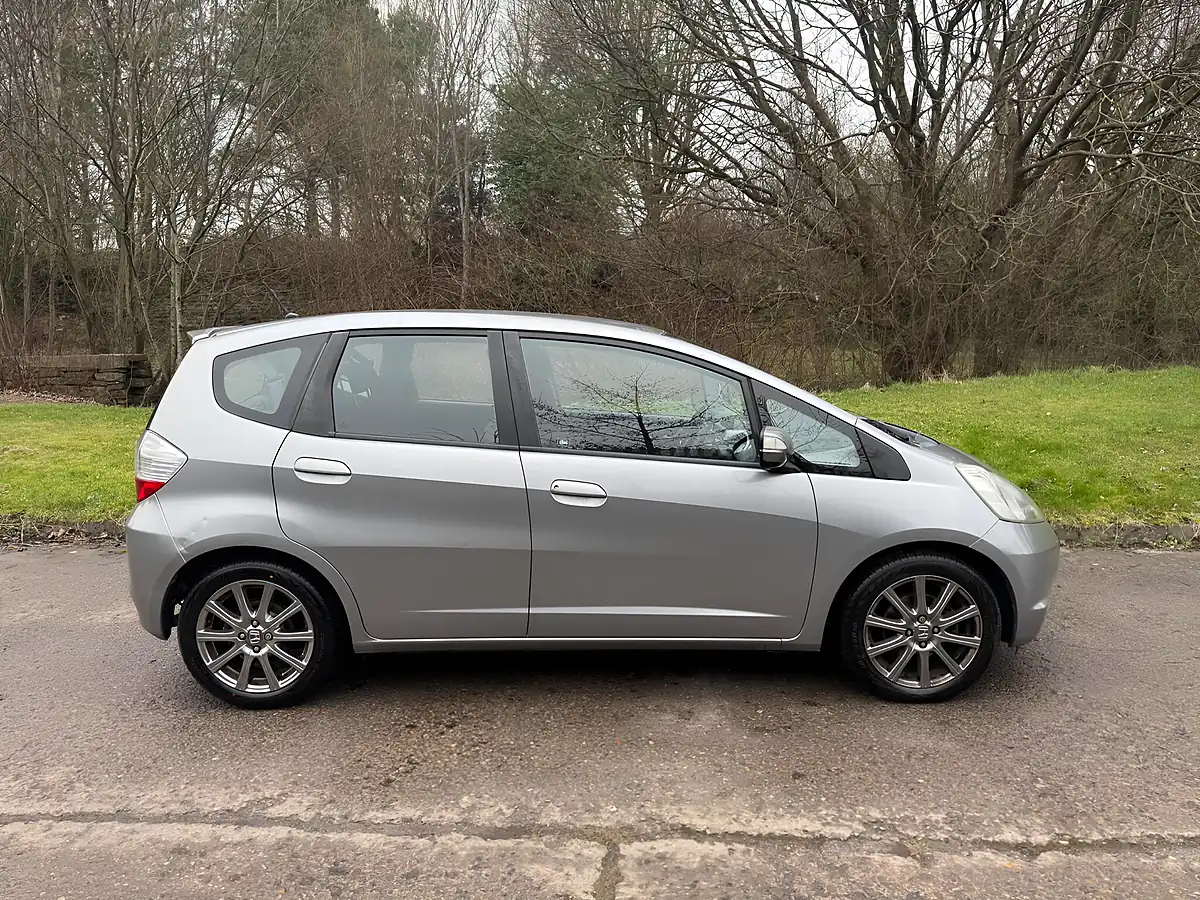 Used 2010 Honda Jazz Si Silver - Interior and Exterior details 11