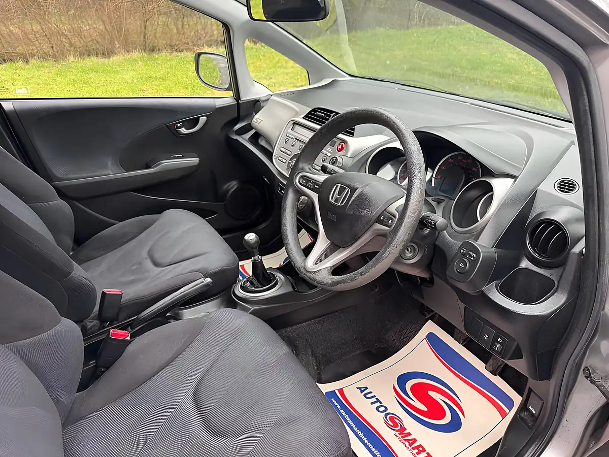 Used 2010 Honda Jazz Si Silver - Interior and Exterior details 12