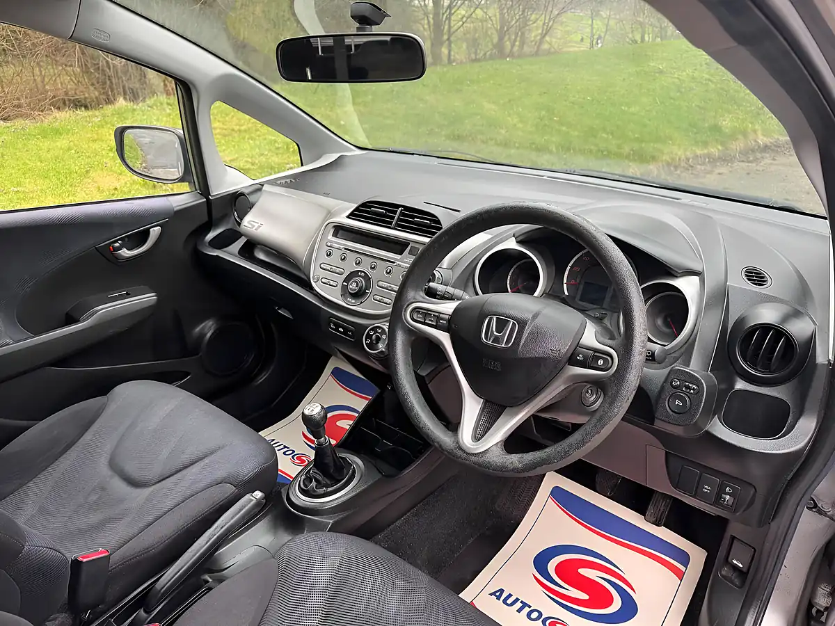 Used 2010 Honda Jazz Si Silver - Interior and Exterior details 13