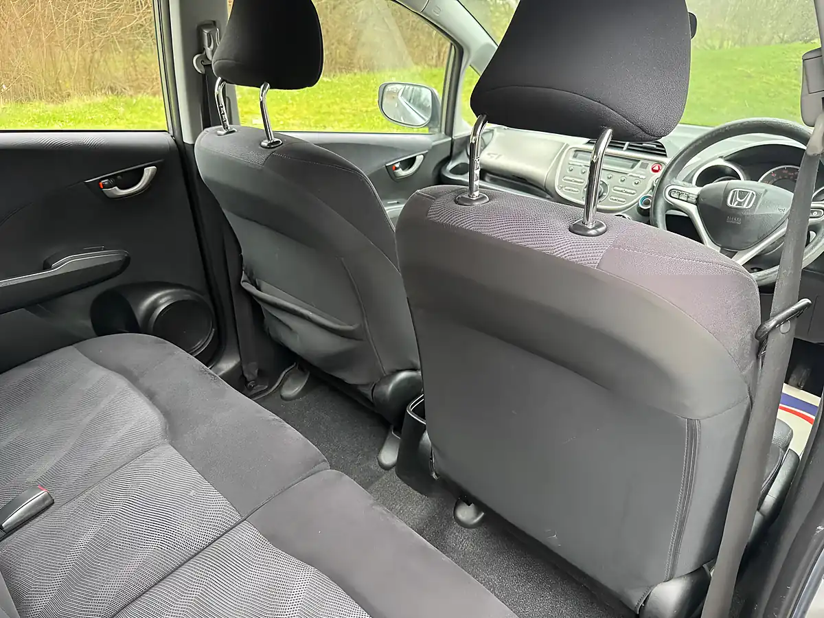 Used 2010 Honda Jazz Si Silver - Interior and Exterior details 15