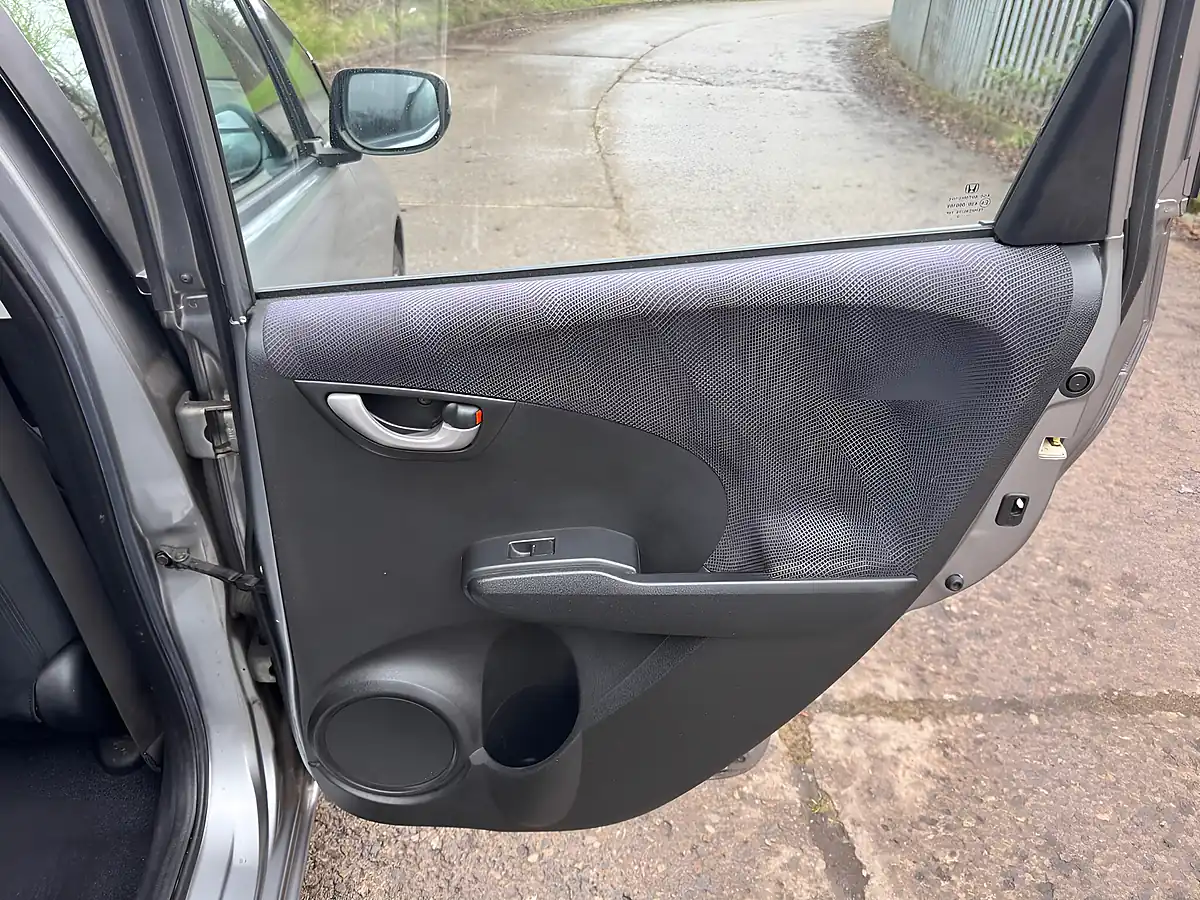 Used 2010 Honda Jazz Si Silver - Interior and Exterior details 17