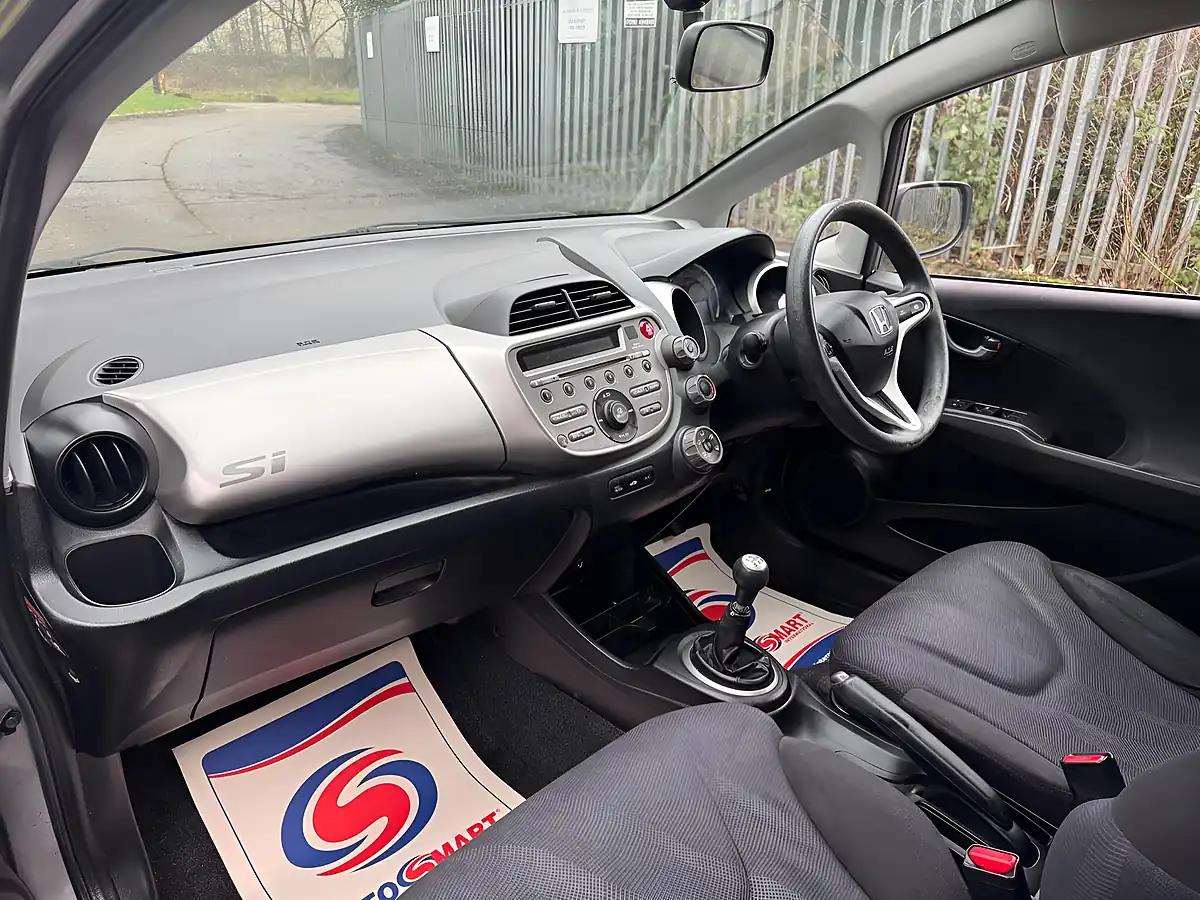 Used 2010 Honda Jazz Si Silver - Interior and Exterior details 18