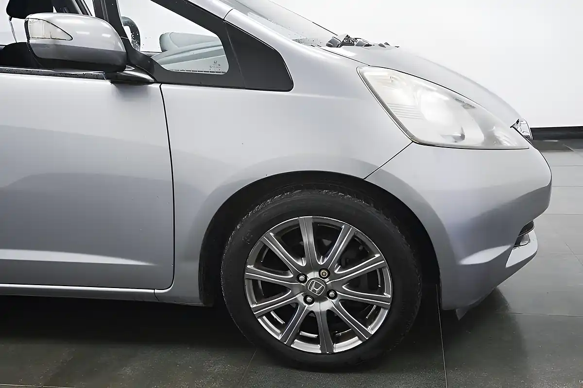 Used 2010 Honda Jazz Si Silver - Interior and Exterior details 4