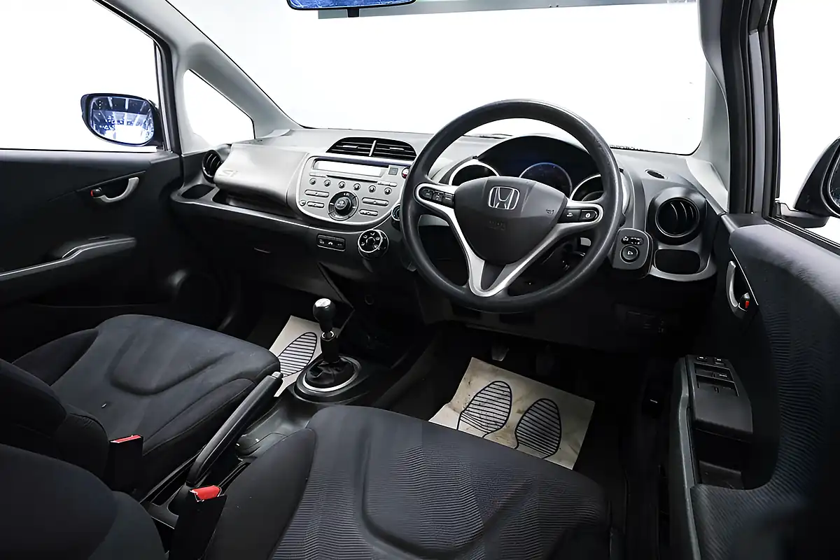Used 2010 Honda Jazz Si Silver - Interior and Exterior details 8