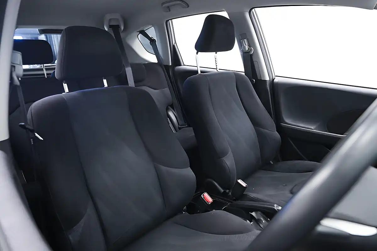 Used 2010 Honda Jazz Si Silver - Interior and Exterior details 9