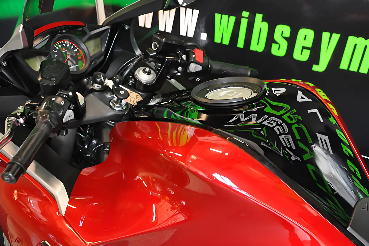Used 2010 Honda Vfr 1200 Red - Interior and Exterior details 11