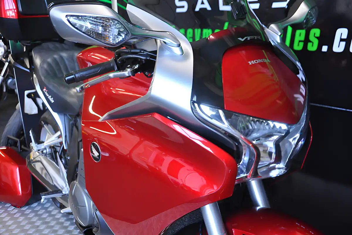 Used 2010 Honda Vfr 1200 Red - Interior and Exterior details 12