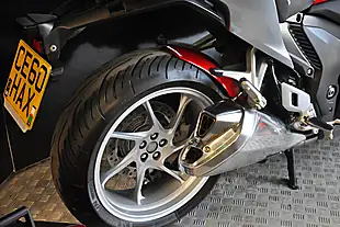Used 2010 Honda Vfr 1200 Red - Interior and Exterior details 15