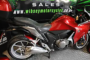 Used 2010 Honda Vfr 1200 Red - Interior and Exterior details 17