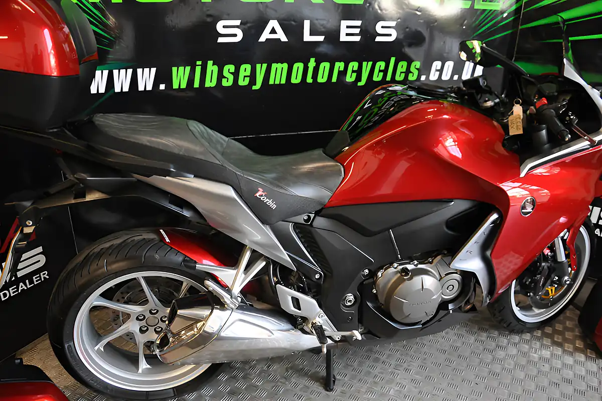 Used 2010 Honda Vfr 1200 Red - Interior and Exterior details 17