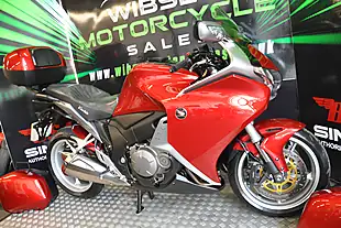 Used 2010 Honda Vfr 1200 Red - Interior and Exterior details 19