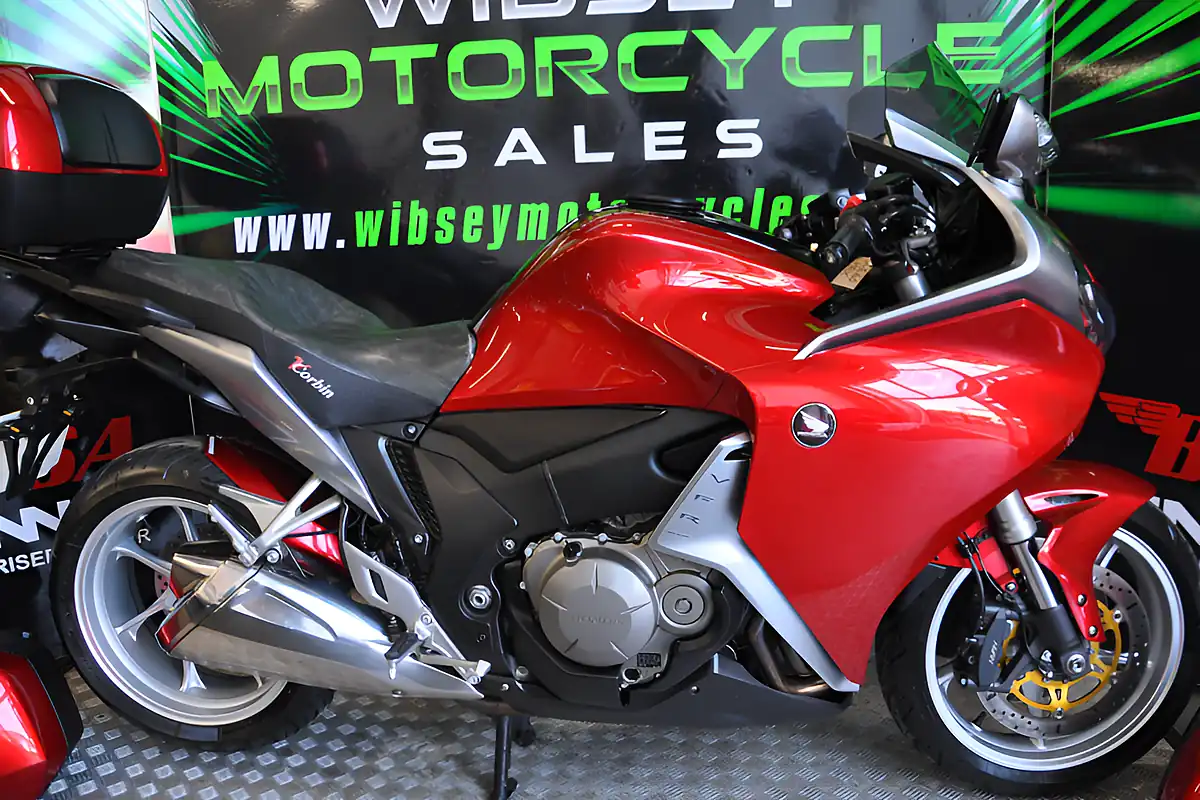 Used 2010 Honda Vfr 1200 Red - Interior and Exterior details 3