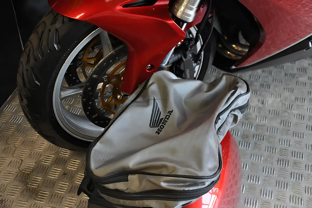 Used 2010 Honda Vfr 1200 Red - Interior and Exterior details 5