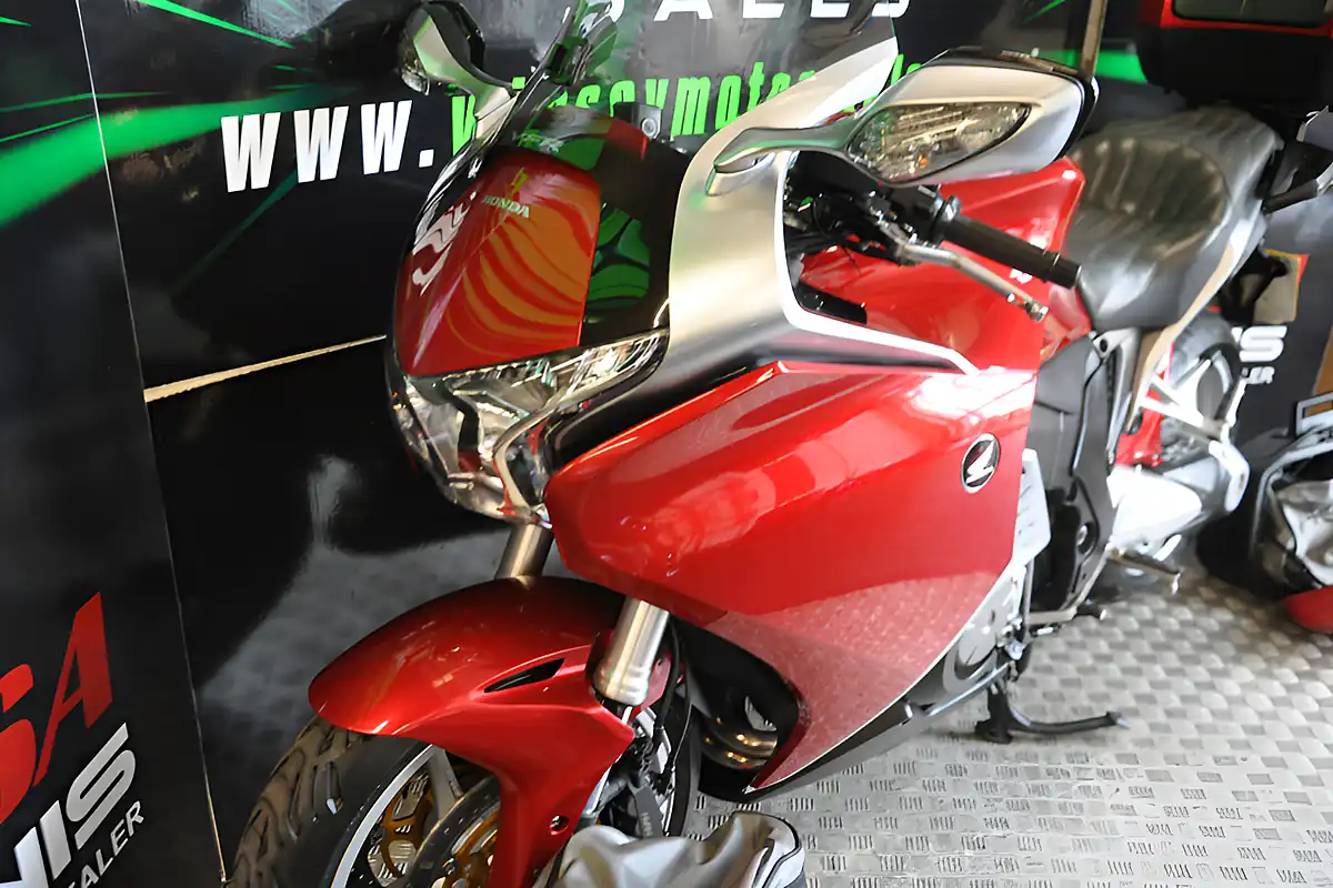 Used 2010 Honda Vfr 1200 Red - Interior and Exterior details 6