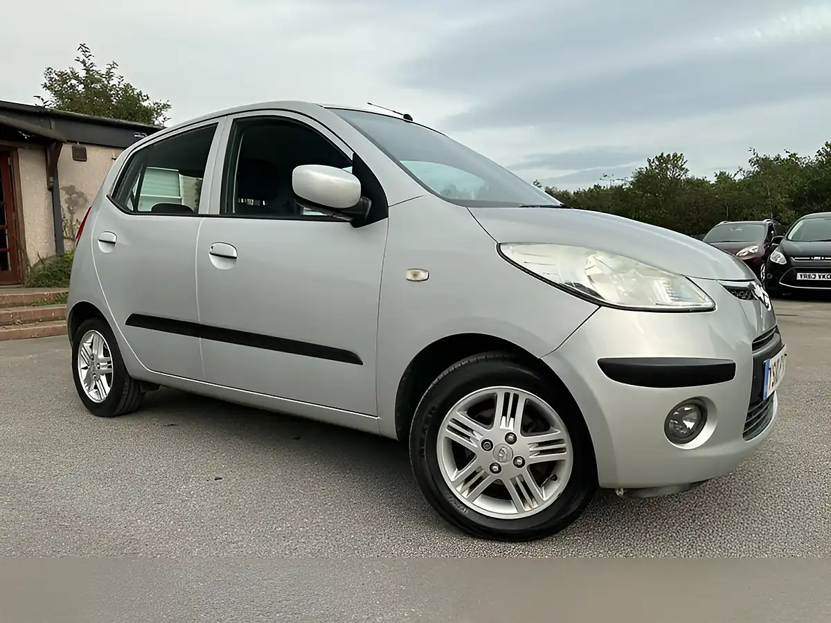 Used 2010 Hyundai i10 Comfort Silver - Front View