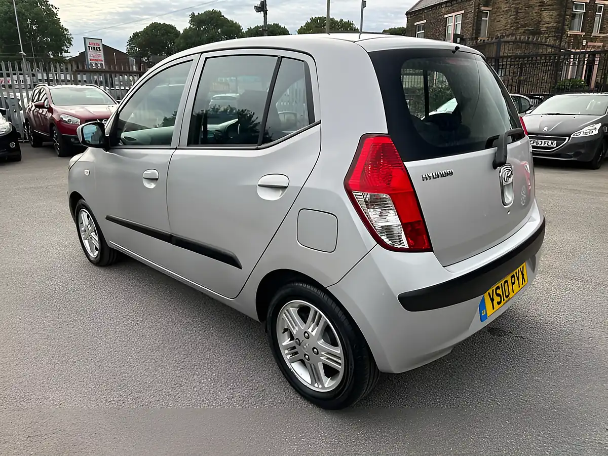 Used 2010 Hyundai i10 Comfort Silver - Interior and Exterior details 10