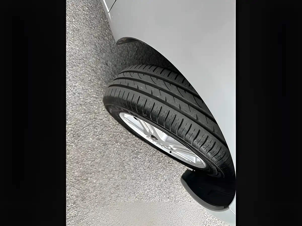 Used 2010 Hyundai i10 Comfort Silver - Interior and Exterior details 13