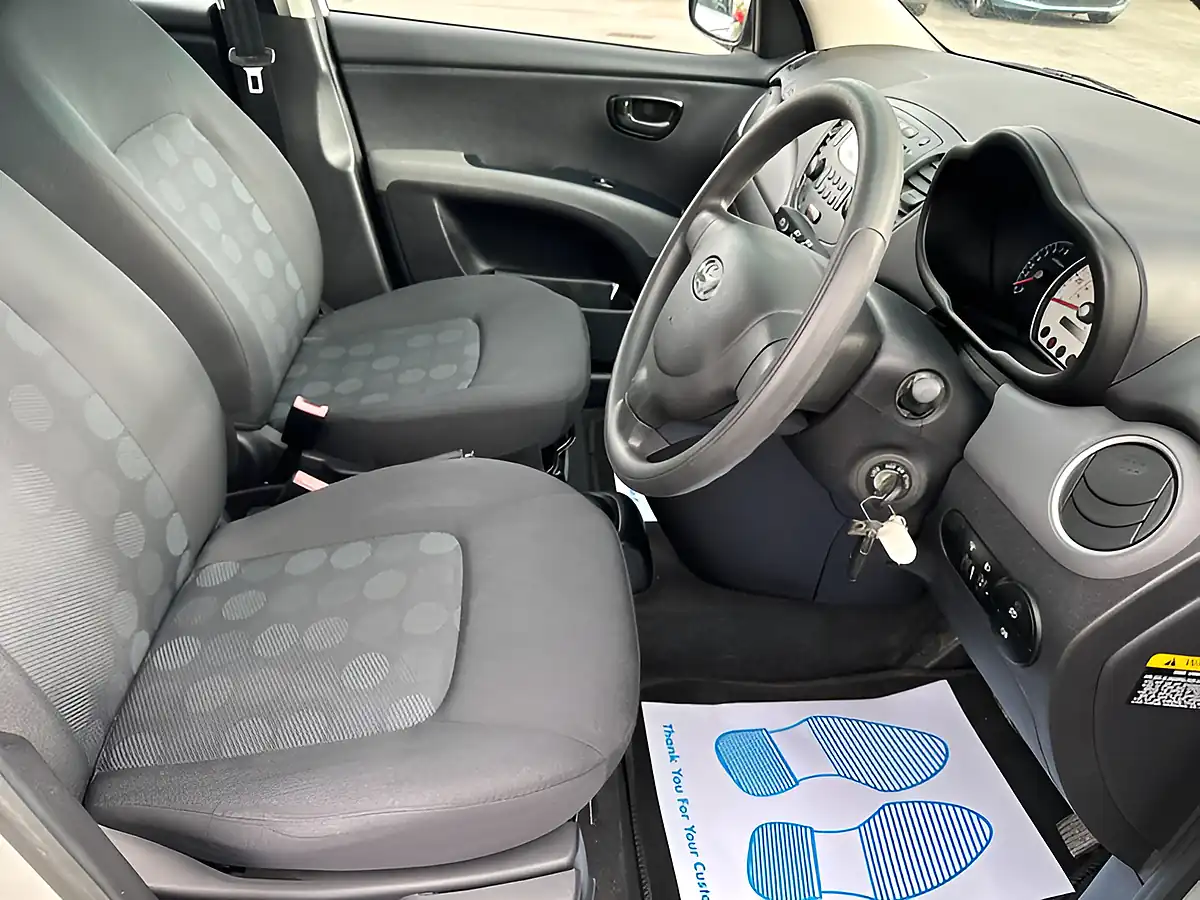 Used 2010 Hyundai i10 Comfort Silver - Interior and Exterior details 14